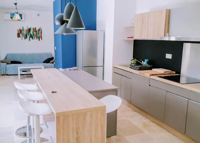Logement Avignon : Climatisation, Garage, Jardin